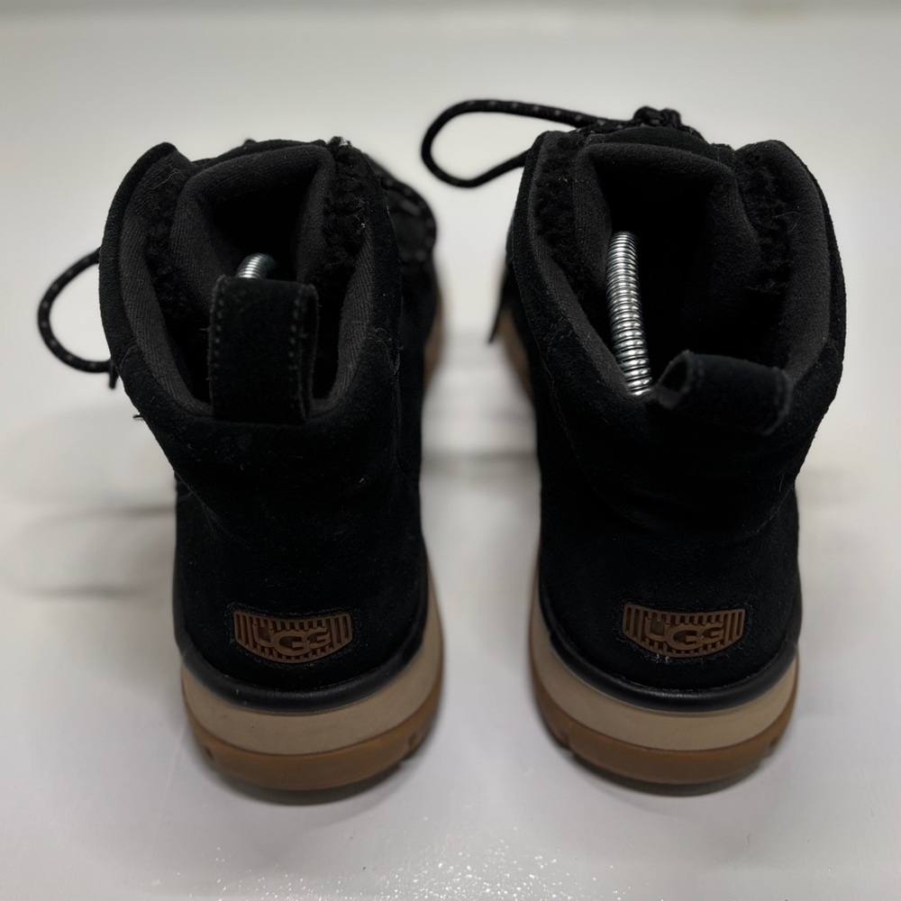 UGG Neumel Boots Black Suede Chukka Gum Middle Sole Size 9 EU 40 - Picture 9 of 11